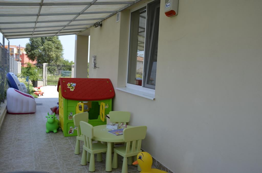 Vila Pacific コスティネシュティ エクステリア 写真