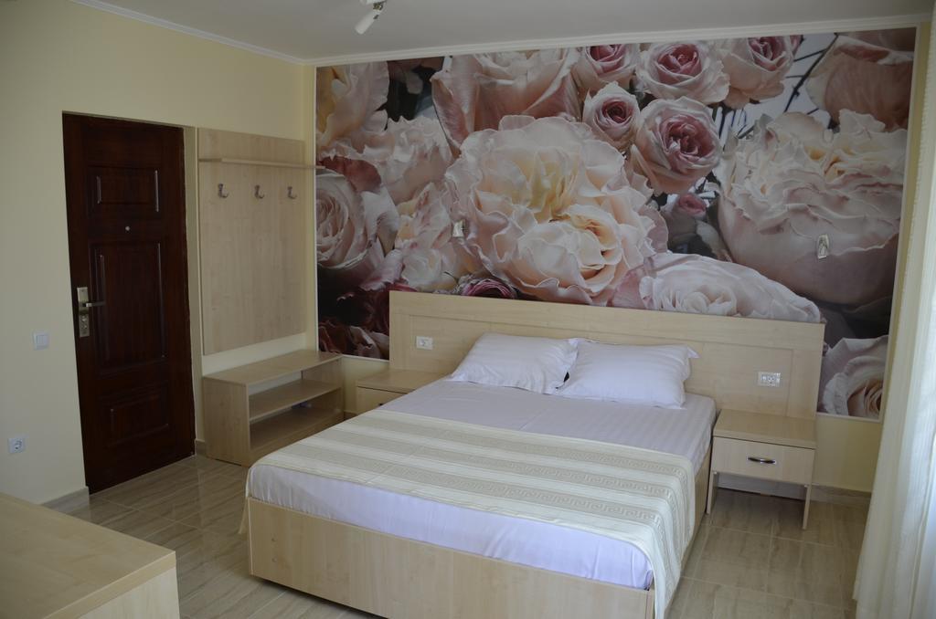 Vila Pacific コスティネシュティ エクステリア 写真